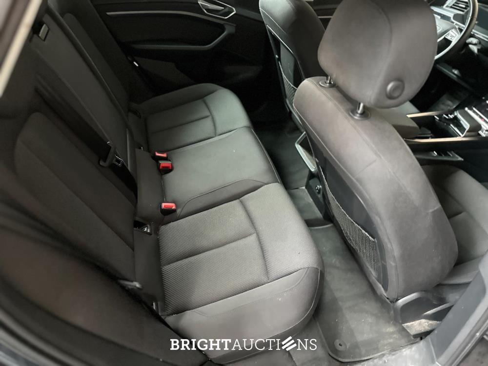 Audi e-tron 50 Quattro Launch Edition 71 kWh 313pk 2020 (Origineel-NL & 1e Eigenaar), J-840-LR