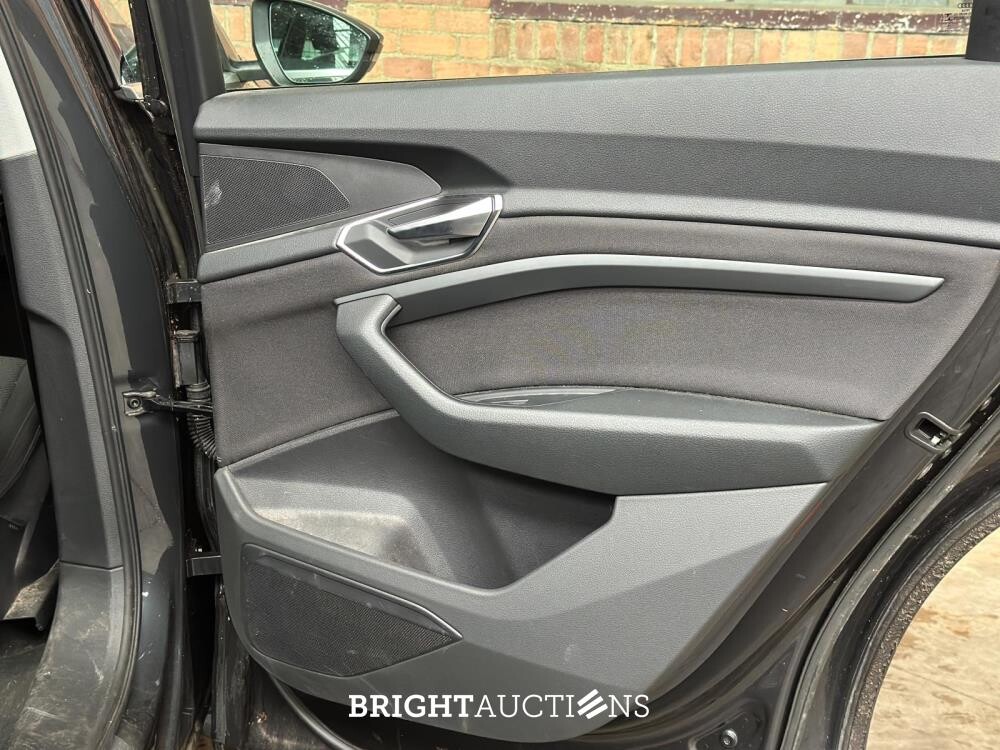 Audi e-tron 50 Quattro Launch Edition 71 kWh 313pk 2020 (Origineel-NL & 1e Eigenaar), J-840-LR