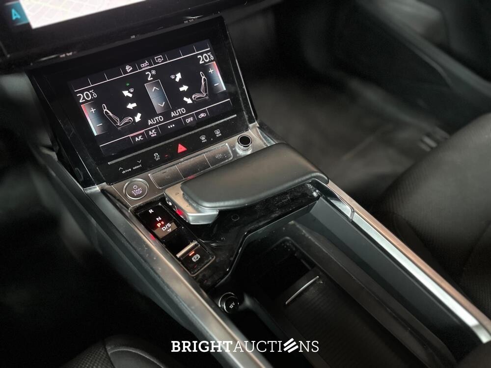 Audi e-tron 50 Quattro Launch Edition 71 kWh 313pk 2020 (Origineel-NL & 1e Eigenaar), J-840-LR