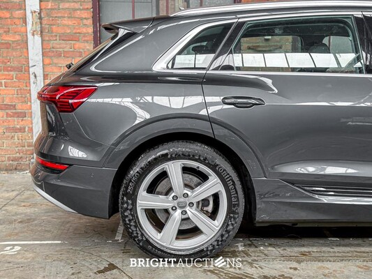Audi e-tron 50 Quattro Launch Edition 71 kWh 313pk 2020 (Origineel-NL & 1e Eigenaar), J-840-LR