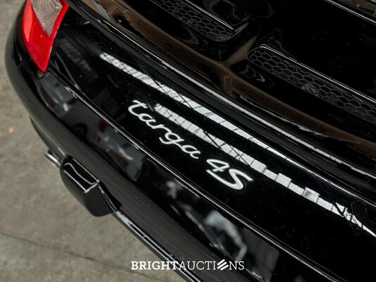 Porsche 911 Targa 4S 997 -Handgeschakeld- 381pk 2008 Youngtimer -Triple Black & Red Belts-