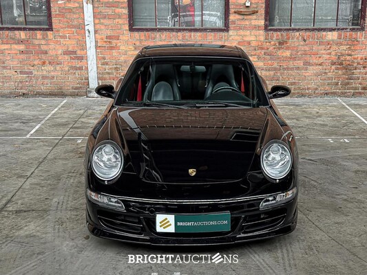 Porsche 911 Targa 4S 997 -Handgeschakeld- 381pk 2008 Youngtimer -Triple Black & Red Belts-