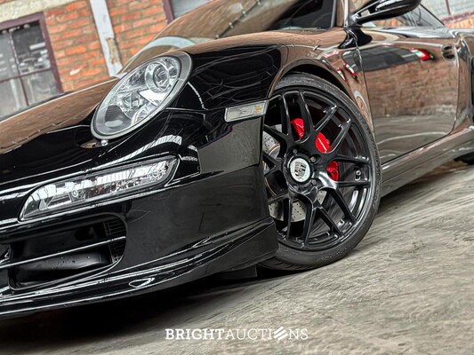 Porsche 911 Targa 4S 997 -Handgeschakeld- 381pk 2008 Youngtimer -Triple Black & Red Belts-