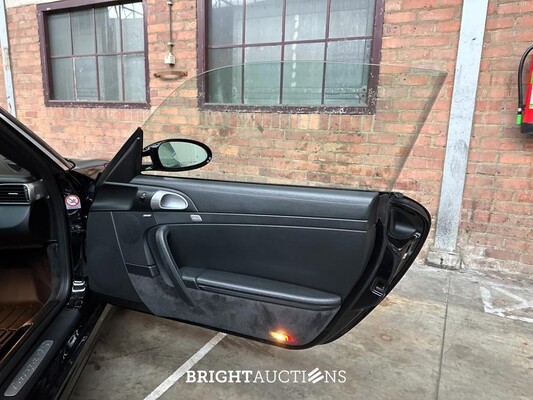 Porsche 911 Targa 4S 997 -Handgeschakeld- 381pk 2008 Youngtimer -Triple Black & Red Belts-