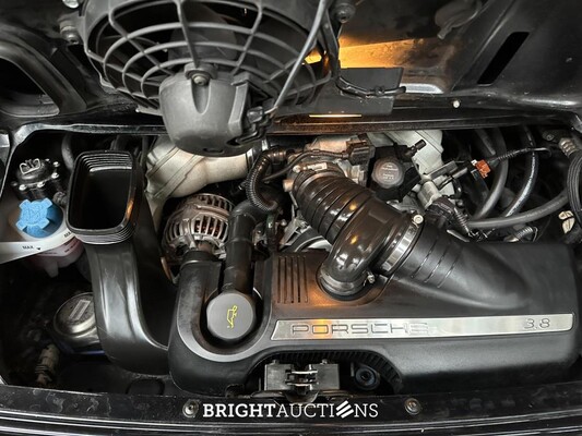 Porsche 911 Targa 4S 997 -Handgeschakeld- 381pk 2008 Youngtimer -Triple Black & Red Belts-