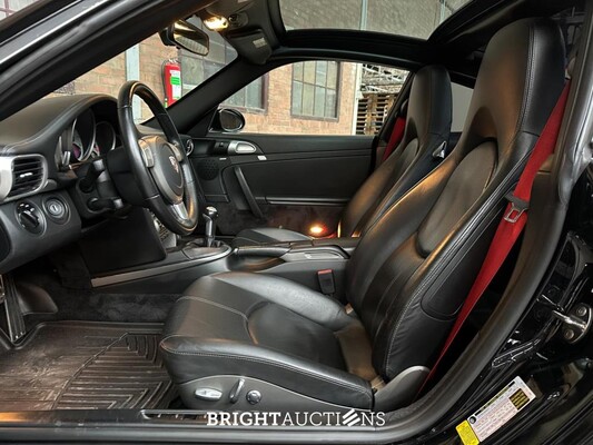 Porsche 911 Targa 4S 997 -Handgeschakeld- 381pk 2008 Youngtimer -Triple Black & Red Belts-
