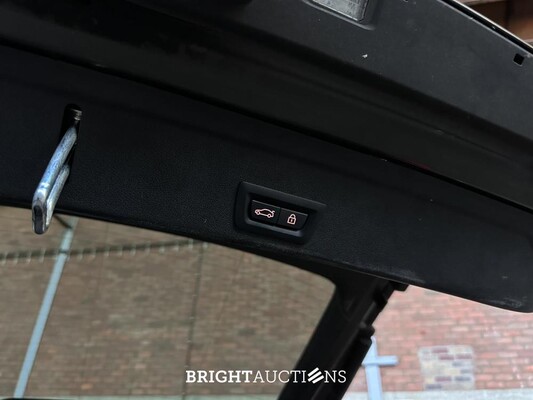 BMW X6 M50i High Executive 4.4 V8 530pk 2020 G06 (Origineel-NL), H-781-RJ