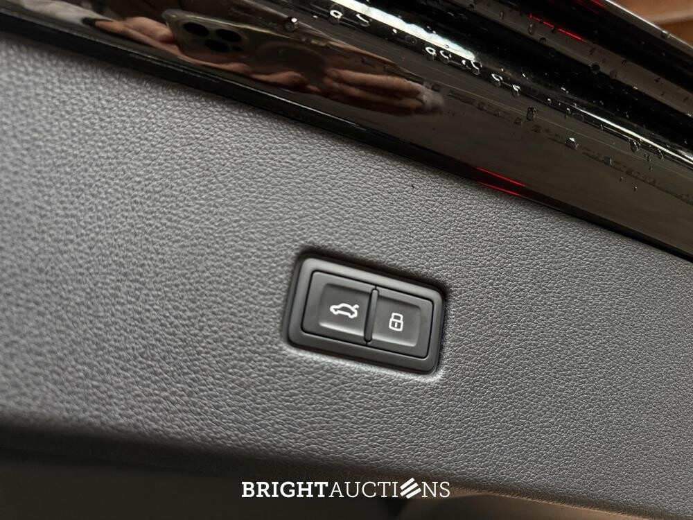 Audi Q8 60 TFSIe Quattro S-Line 490hp 2025 Plug-In Hybrid Manufacturer's Warranty