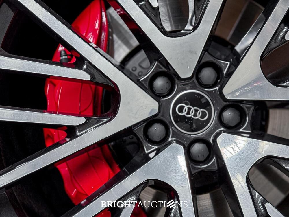 Audi Q8 60 TFSIe Quattro S-Line 490hp 2025 Plug-In Hybrid Manufacturer's Warranty