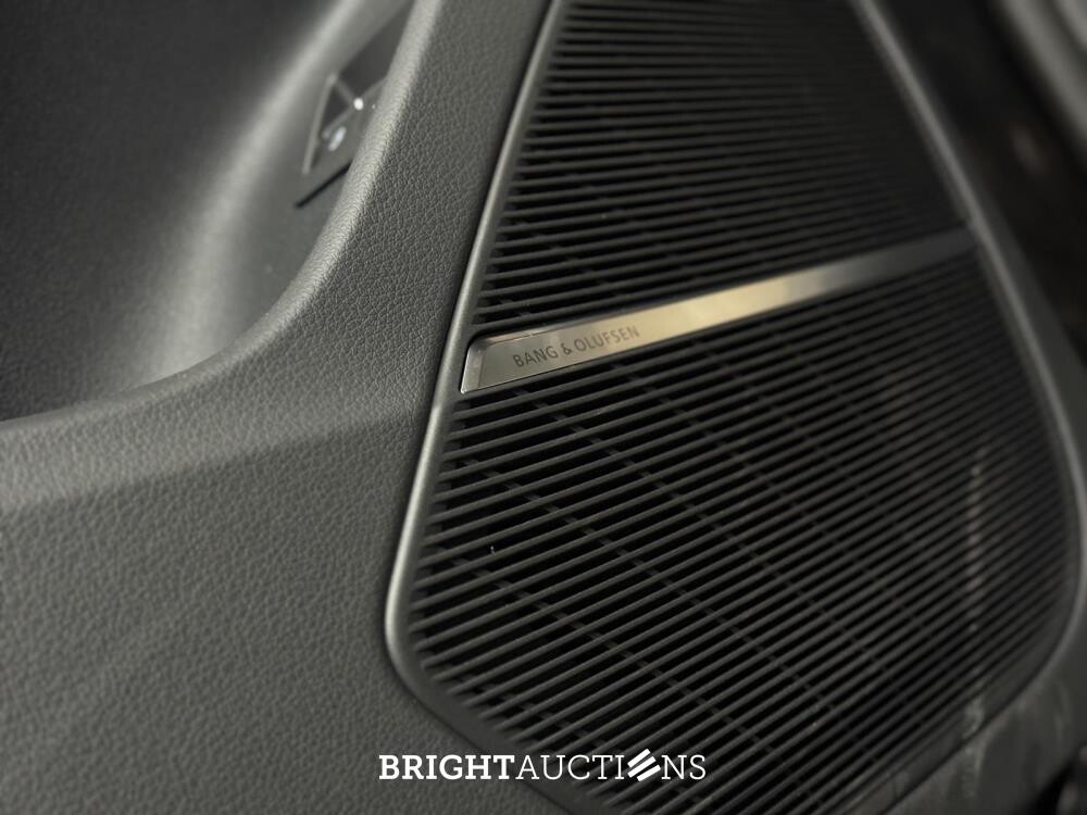 Audi Q8 60 TFSIe Quattro S-Line 490hp 2025 Plug-In Hybrid Manufacturer's Warranty