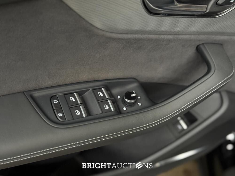 Audi Q8 60 TFSIe Quattro S-Line 490hp 2025 Plug-In Hybrid Manufacturer's Warranty