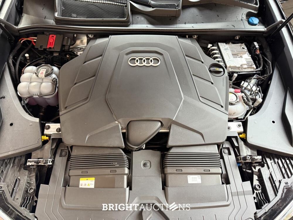 Audi Q8 60 TFSIe Quattro S-Line 490hp 2025 Plug-In Hybrid Manufacturer's Warranty