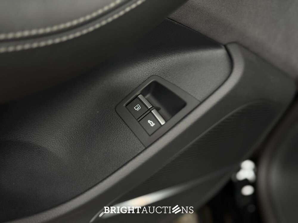 Audi Q8 60 TFSIe Quattro S-Line 490hp 2025 Plug-In Hybrid Manufacturer's Warranty