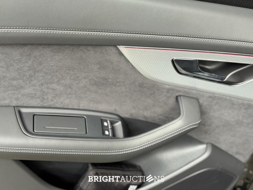 Audi Q8 60 TFSIe Quattro S-Line 490hp 2025 Plug-In Hybrid Manufacturer's Warranty