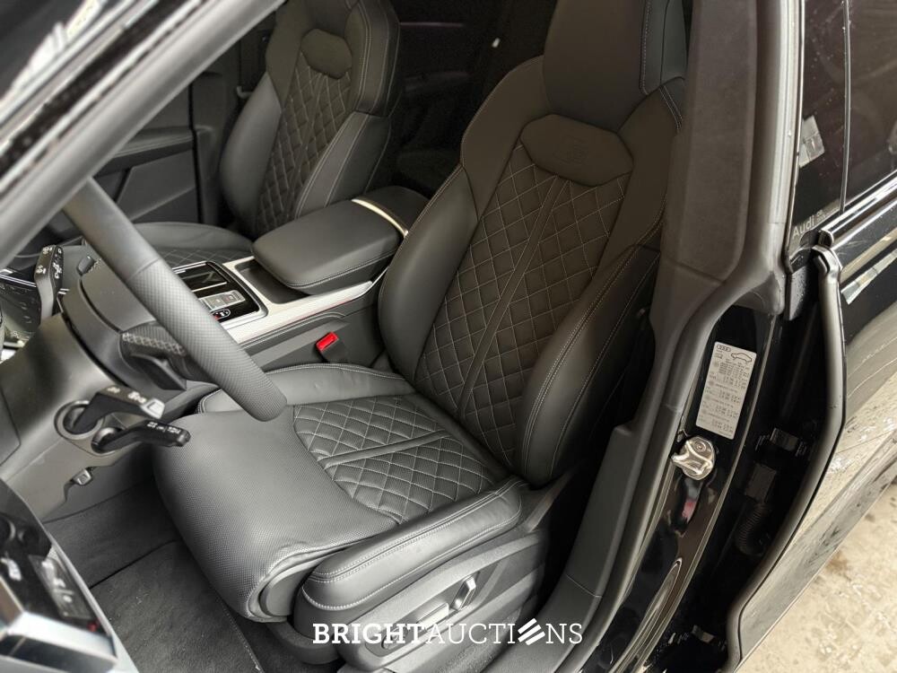 Audi Q8 60 TFSIe Quattro S-Line 490hp 2025 Plug-In Hybrid Manufacturer's Warranty