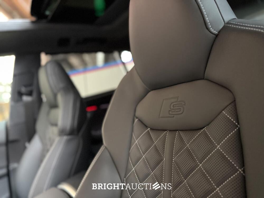 Audi Q8 60 TFSIe Quattro S-Line 490hp 2025 Plug-In Hybrid Manufacturer's Warranty