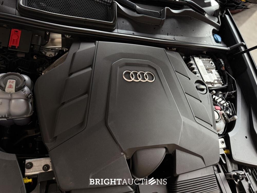 Audi Q8 60 TFSIe Quattro S-Line 490hp 2025 Plug-In Hybrid Manufacturer's Warranty