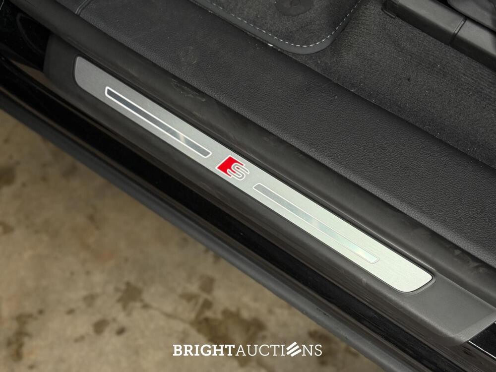 Audi Q8 60 TFSIe Quattro S-Line 490hp 2025 Plug-In Hybrid Manufacturer's Warranty