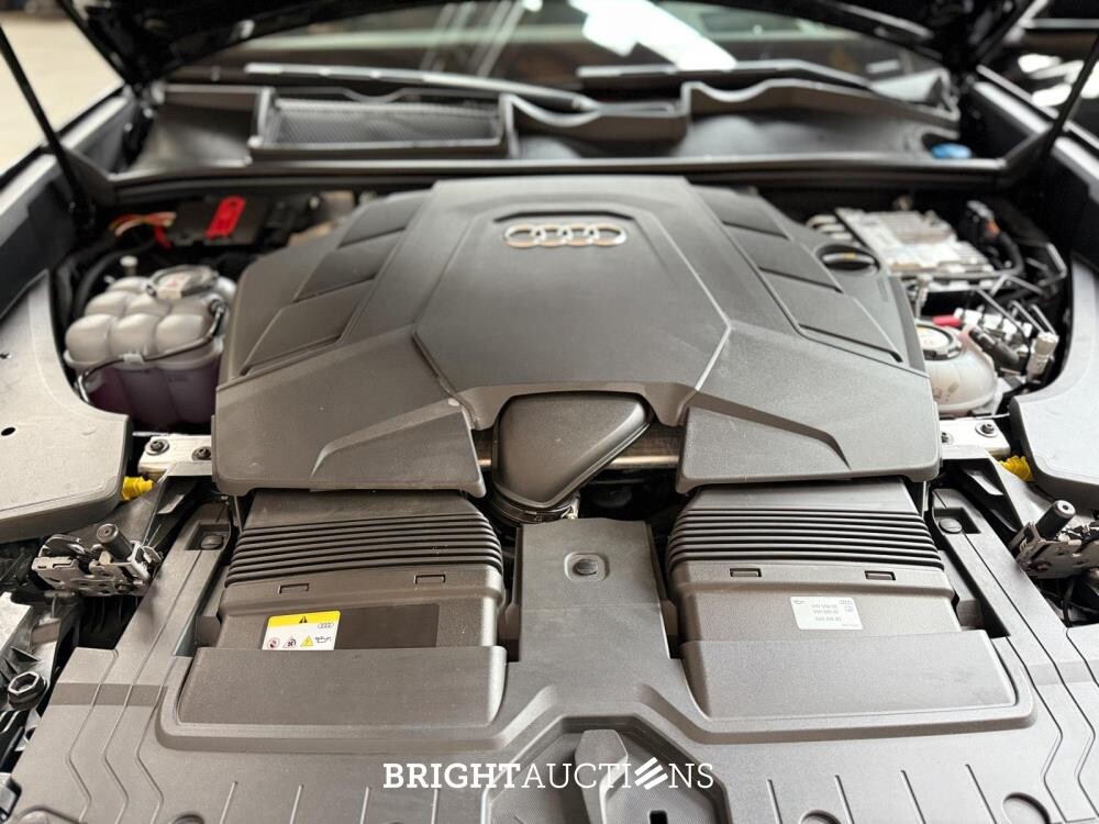 Audi Q8 60 TFSIe Quattro S-Line 490hp 2025 Plug-In Hybrid Manufacturer's Warranty