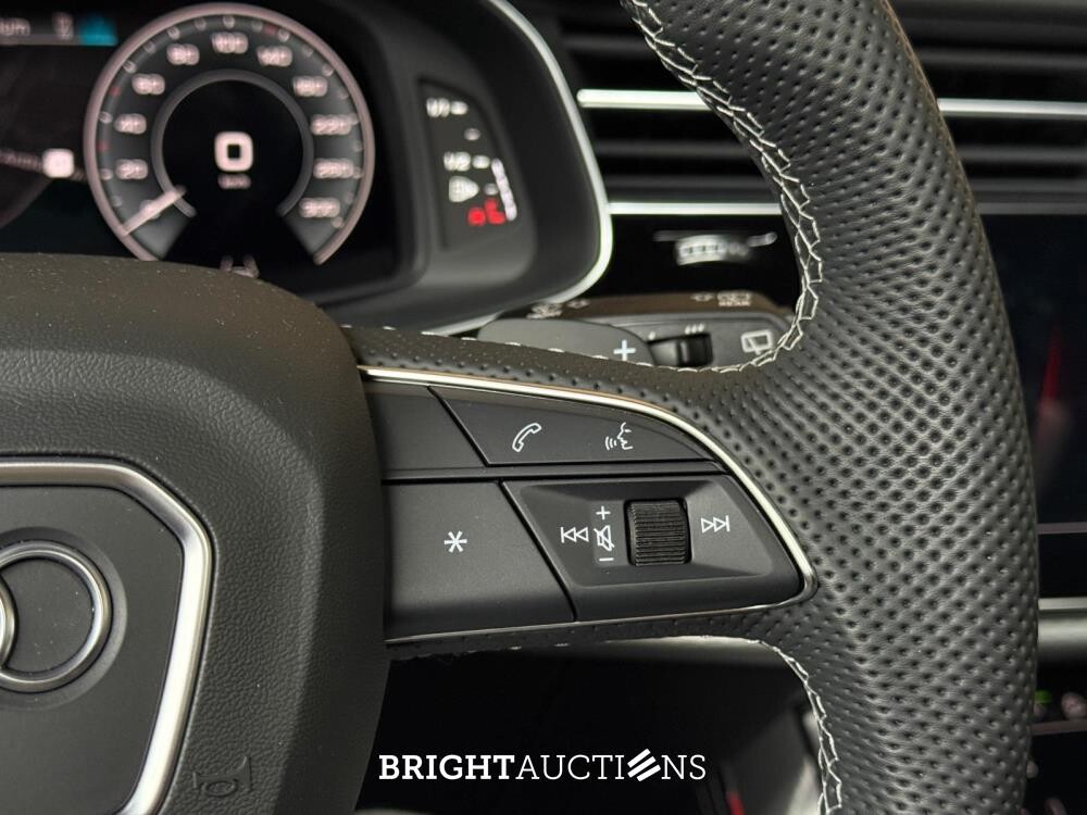 Audi Q8 60 TFSIe Quattro S-Line 490hp 2025 Plug-In Hybrid Manufacturer's Warranty