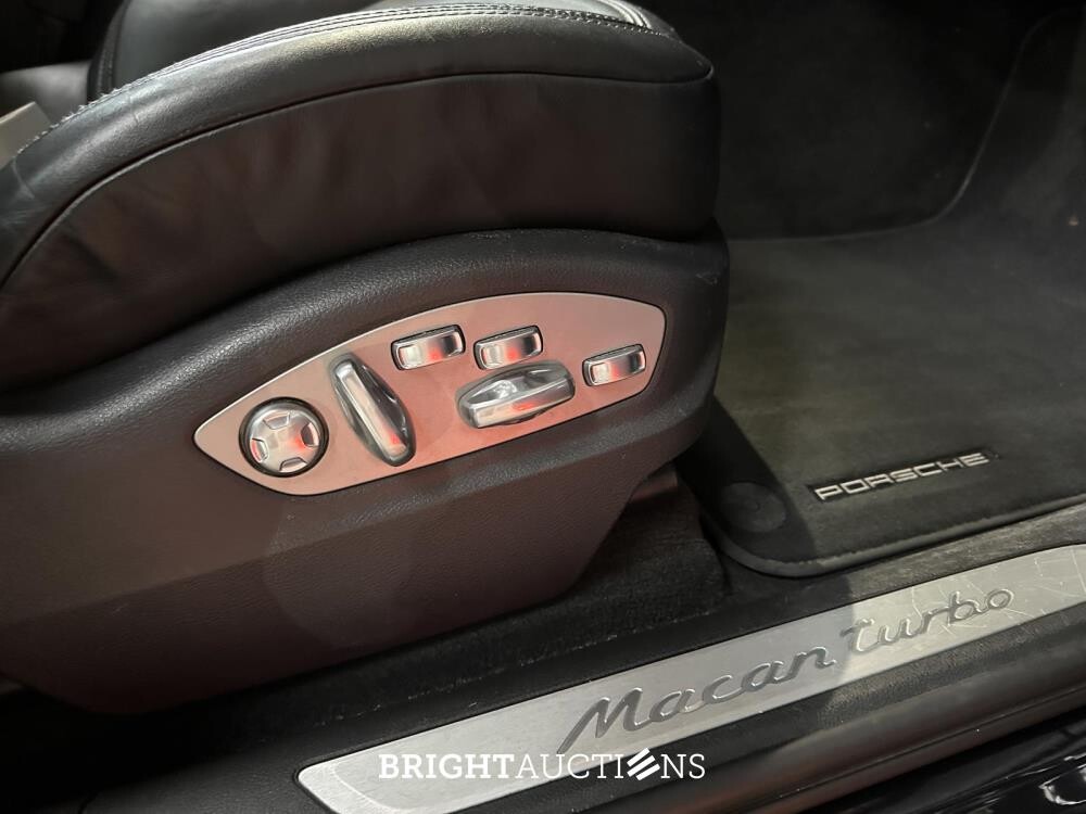 Porsche Macan Turbo 3.6 V6 400pk 2014 (Origineel-NL & 1e Eigenaar), 6-XSG-36