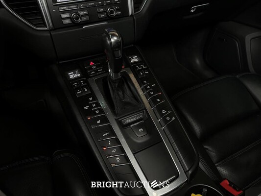 Porsche Macan Turbo 3.5 V6 400pk 2014 (Origineel-NL & 1e Eigenaar), 6-XSG-36