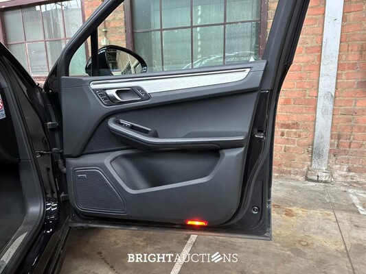 Porsche Macan Turbo 3.5 V6 400pk 2014 (Origineel-NL & 1e Eigenaar), 6-XSG-36