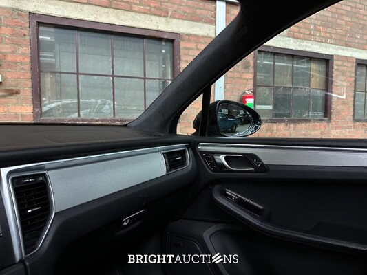 Porsche Macan Turbo 3.5 V6 400pk 2014 (Origineel-NL & 1e Eigenaar), 6-XSG-36