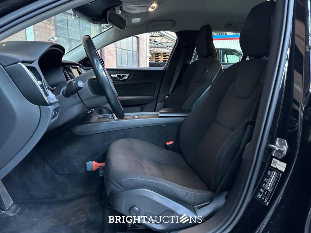 Volvo V60 2.0 B3 Momentum Advantage 163PK 2021 (Origineel-NL+1e eigenaar), K-788-LP