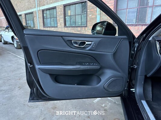 Volvo V60 2.0 B3 Momentum Advantage 163PK 2021 (Origineel-NL+1e eigenaar), K-788-LP