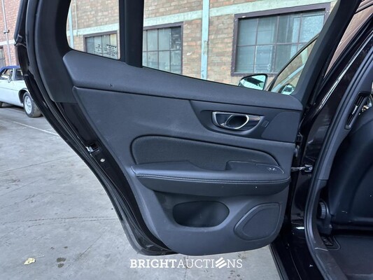 Volvo V60 2.0 B3 Momentum Advantage 163PK 2021 (Origineel-NL+1e eigenaar), K-788-LP