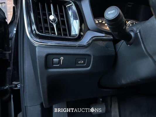 Volvo V60 2.0 B3 Momentum Advantage 163PK 2021 (Origineel-NL+1e eigenaar), K-788-LP