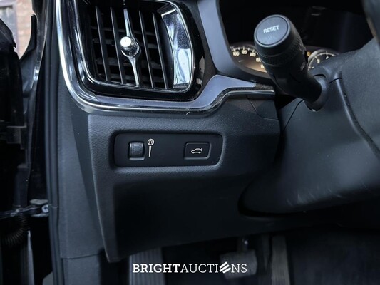 Volvo V60 2.0 B3 Momentum Advantage 163PK 2021 (Origineel-NL+1e eigenaar), K-788-LP