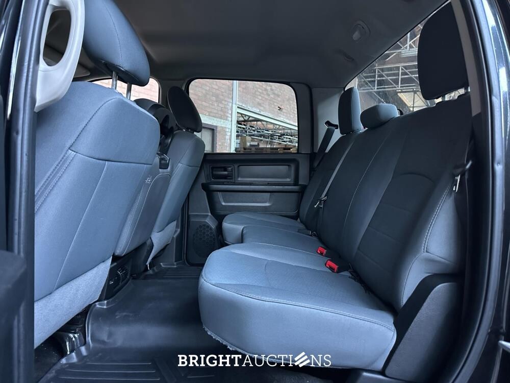 Dodge Ram 1500 5.7 Hemi V8 2018 6-Peroons