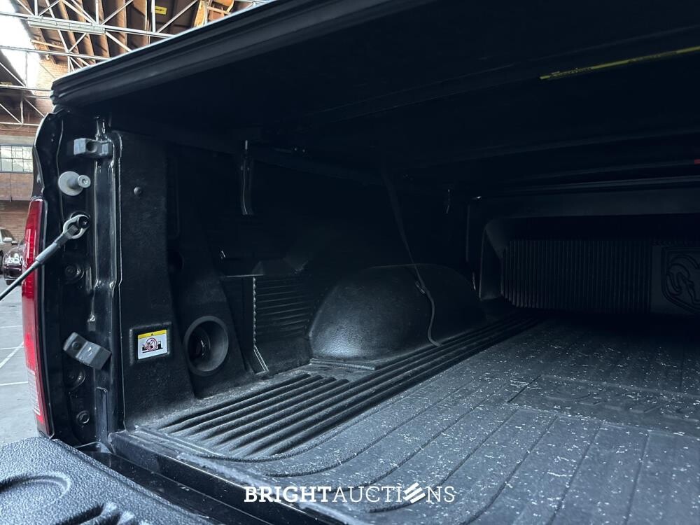 Dodge Ram 1500 5.7 Hemi V8 2018 6-Peroons