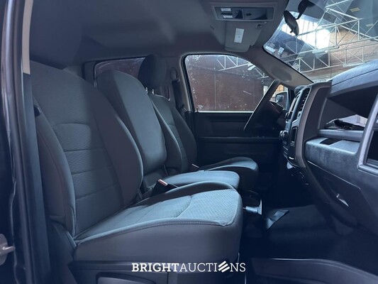 Dodge Ram 1500 5.7 Hemi V8 2018 6-Peroons