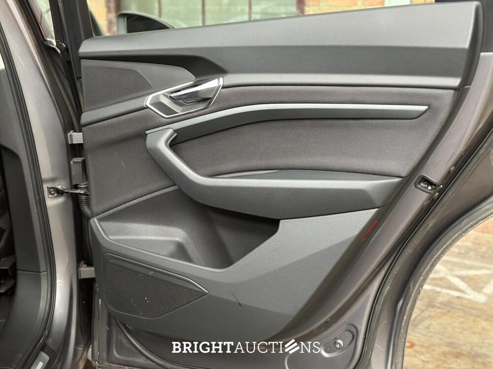 Audi E-tron 50 quattro Business edition 71 kWh 313pk 2020 (Origineel-NL+1e eigenaar), K-238-JJ