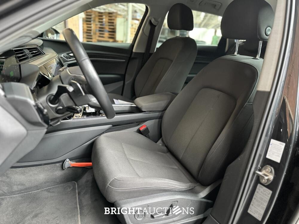Audi E-tron 50 quattro Business edition 71 kWh 313pk 2020 (Origineel-NL+ 1e eigenaar), J-695-PX