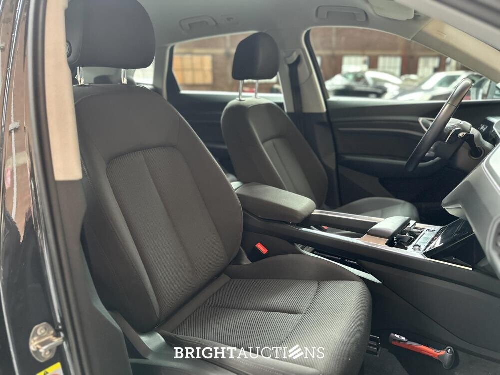 Audi E-tron 50 quattro Business edition 71 kWh 313pk 2020 (Origineel-NL+ 1e eigenaar), J-695-PX