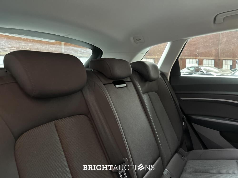 Audi E-tron 50 quattro Business edition 71 kWh 313pk 2020 (Origineel-NL+ 1e eigenaar), J-695-PX