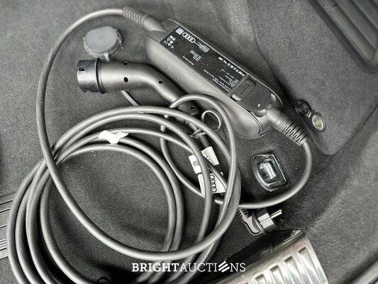 Audi E-tron 50 quattro Business edition 71 kWh 313pk 2020 (Origineel-NL+ 1e eigenaar), J-695-PX