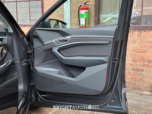 Audi E-tron 50 quattro Business edition 71 kWh 313pk 2020 (Origineel-NL+ 1e eigenaar), J-695-PX