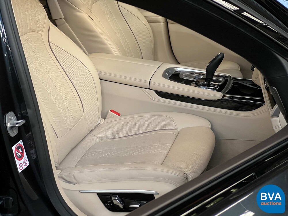BMW M760Li xDrive M-Sport V12 7er LANG 609pk 2016 G12, L-128-BS.