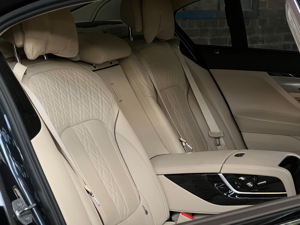 BMW M760Li xDrive M-Sport V12 7er LANG 609pk 2016 G12, L-128-BS.