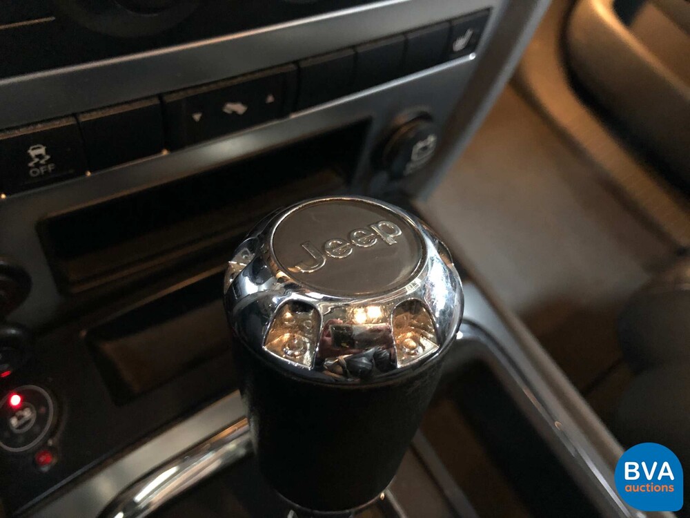 Jeep Grand Cherokee SRT6.1 V8 2007, graue Zulassung.