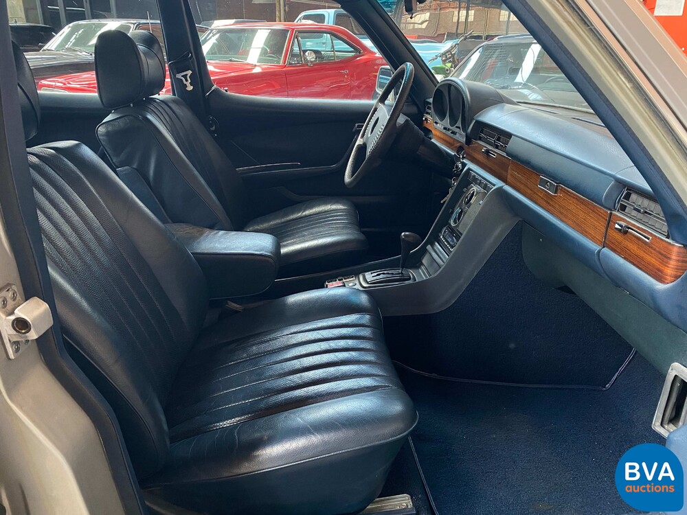 Mercedes-Benz 450 SE S-Klasse 258 PS 1977, 08-YB-12.