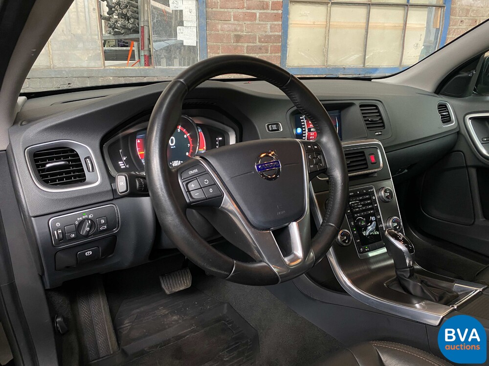 Volvo V60 2.5 T5 Cross Country 253 PS 2016, P-567-KV.