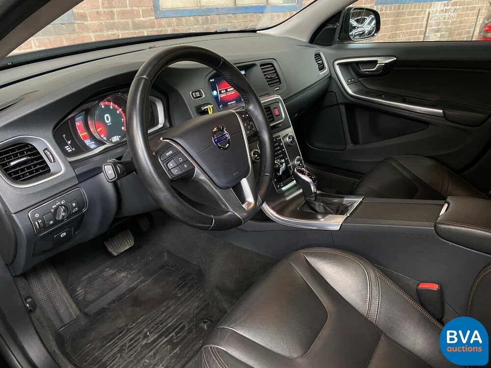 Volvo V60 2.5 T5 Cross Country 253 PS 2016, P-567-KV.
