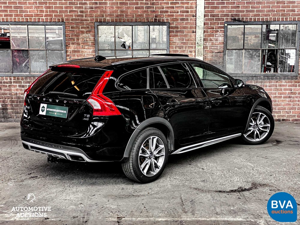 Volvo V60 2.5 T5 Cross Country 253 PS 2016, P-567-KV.