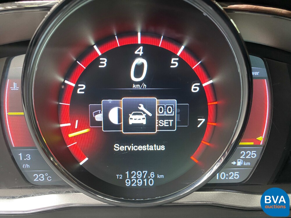 Volvo V60 2.5 T5 Cross Country 253 PS 2016, P-567-KV.